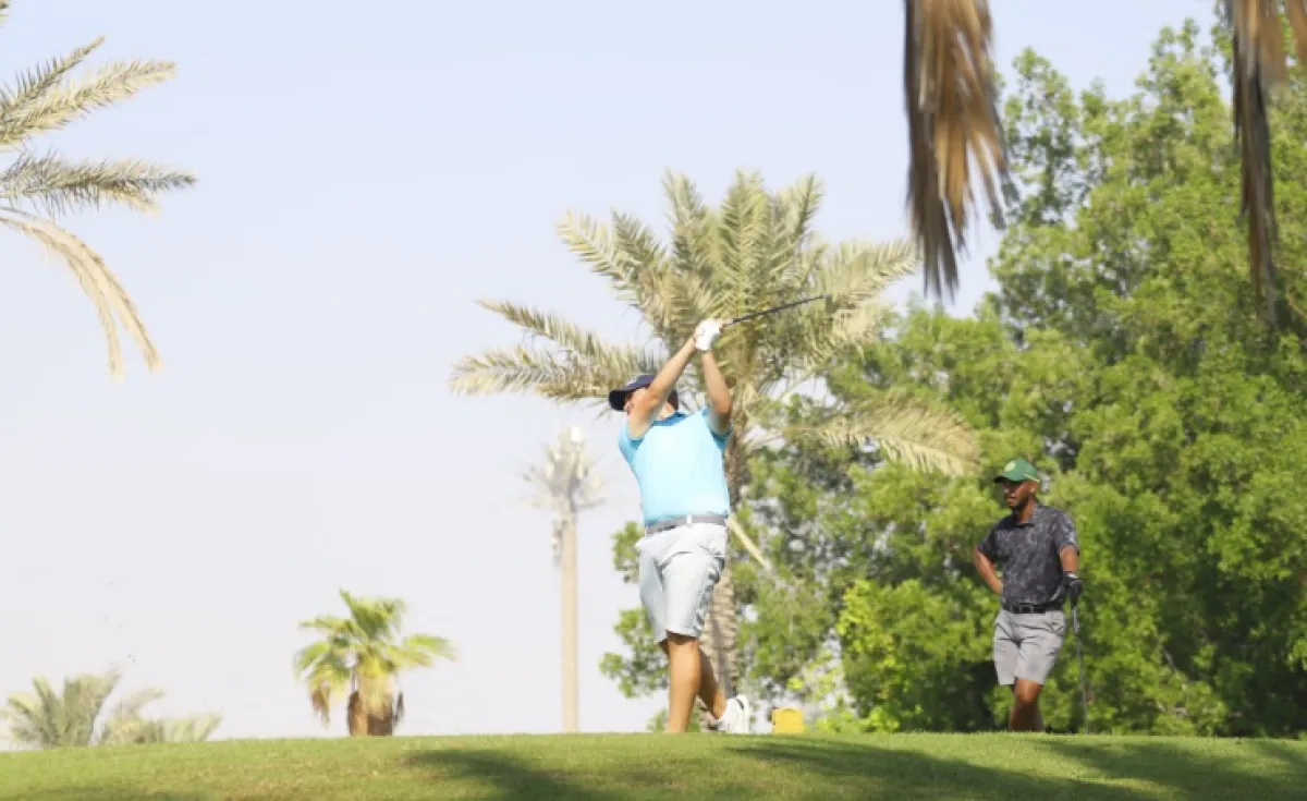منافسات قوية في الجولة الثانية لبطولة البحرين المفتوحة للجولف. الصورة من وكالة الأنباء البحرينية
