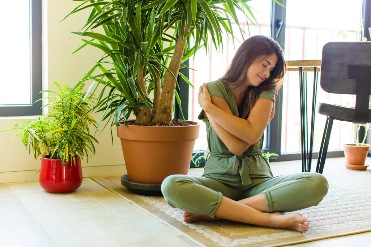 صورة فتاة فخورة بنفسها