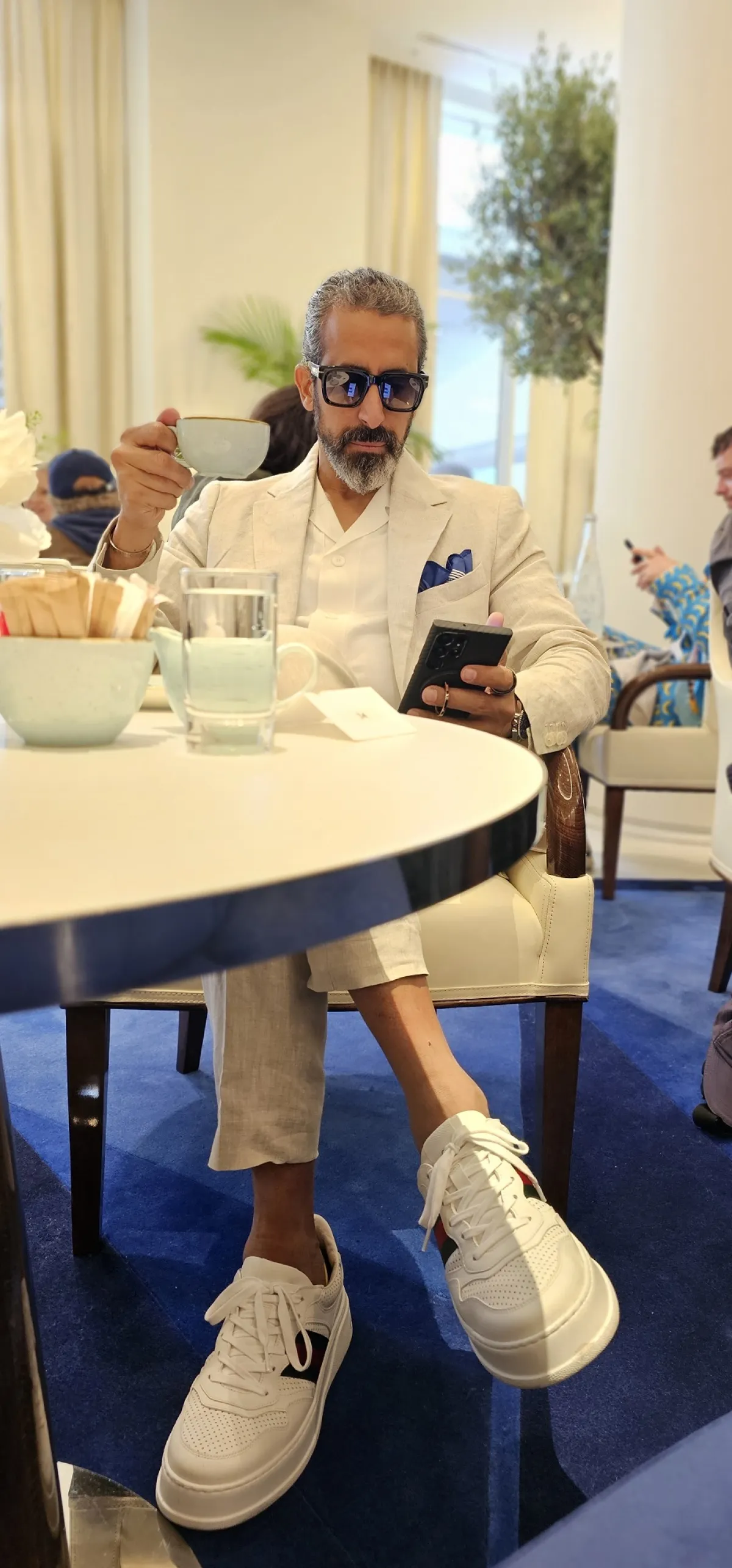 الدكتور أحمد البدر وأسلوب الحياة الفاخر - الصور من المصدر