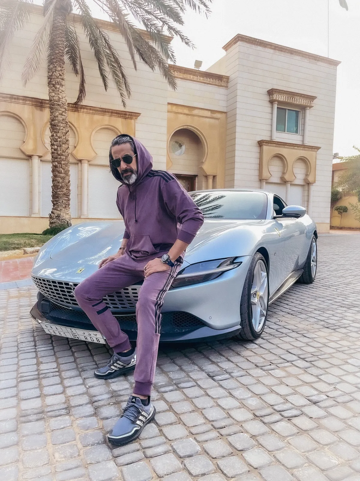 الدكتور أحمد البدر وعشقه للسيارات الرياضية - الصور من المصدر 