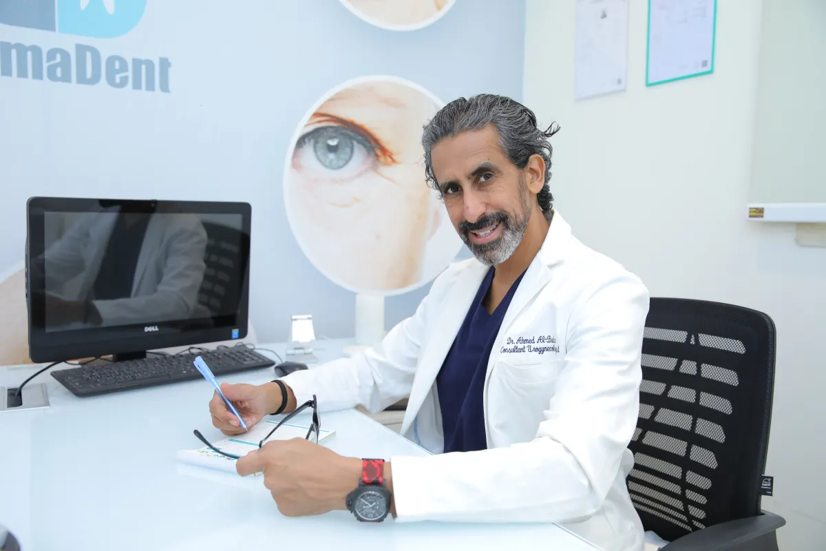 الدكتور أحمد البدر في عيادته - الصور من المصدر