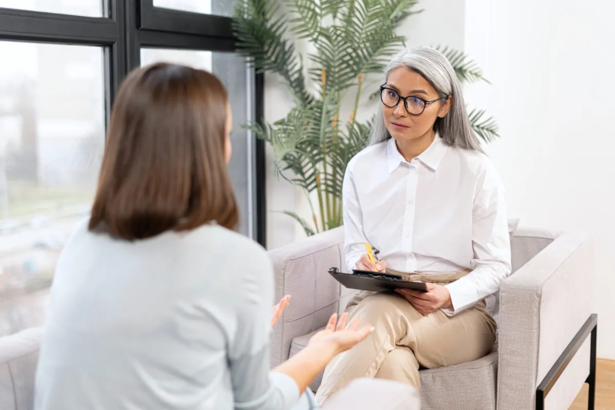 صورة لمراجعة الطبيبة النفسية