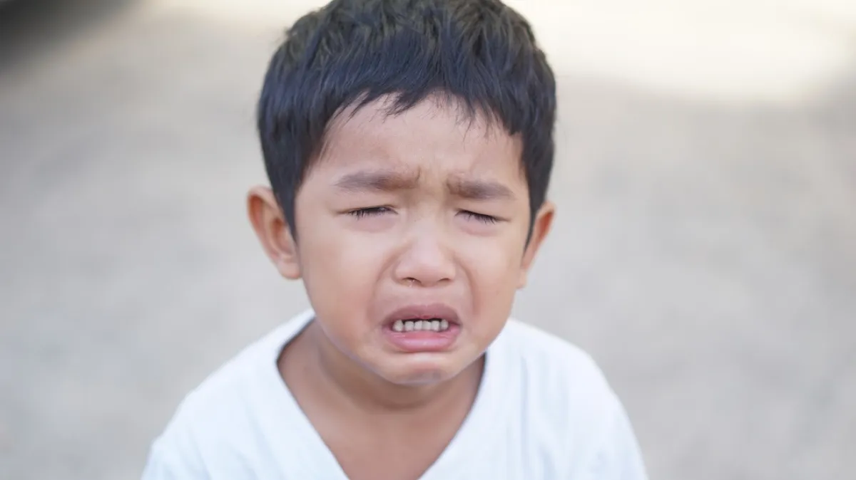 صورة لطفل يبكي