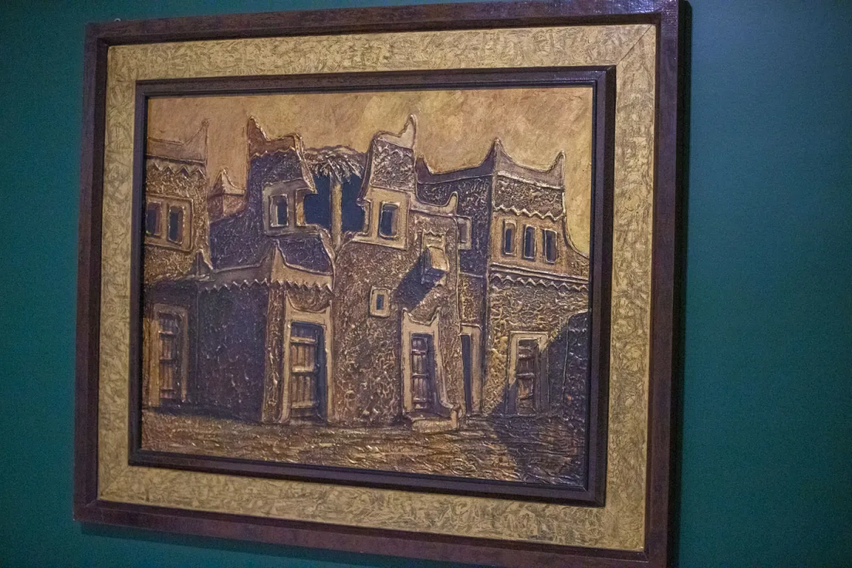 من اللوحات المعروضة 