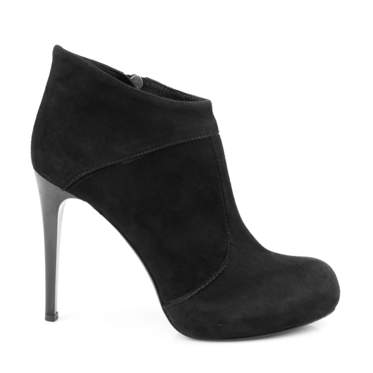 فردة حذاء نسائي مصنوع من الشامواه