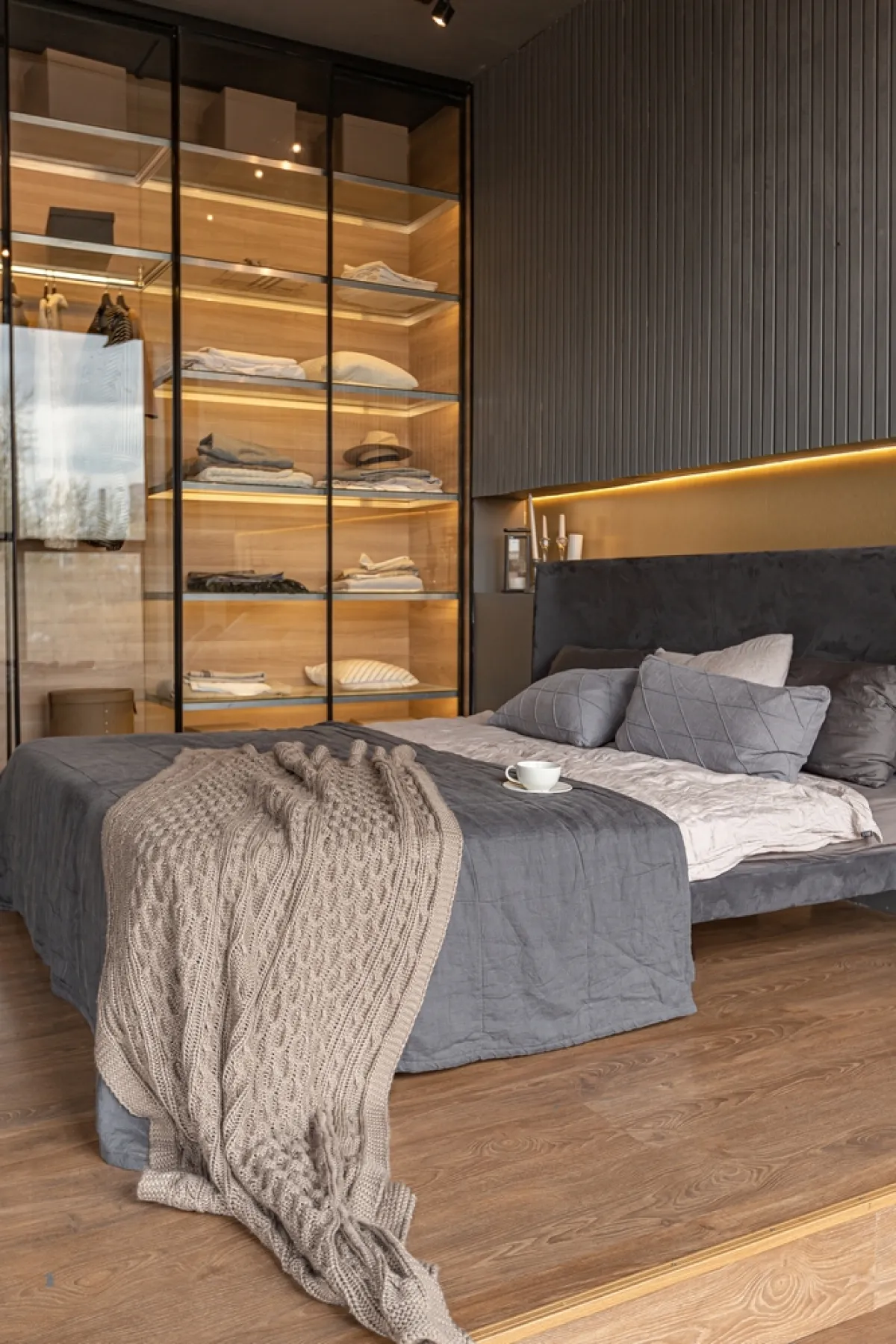 مفارش الأسرة والوسائد تُعد من اكسسوارات غرف النوم 