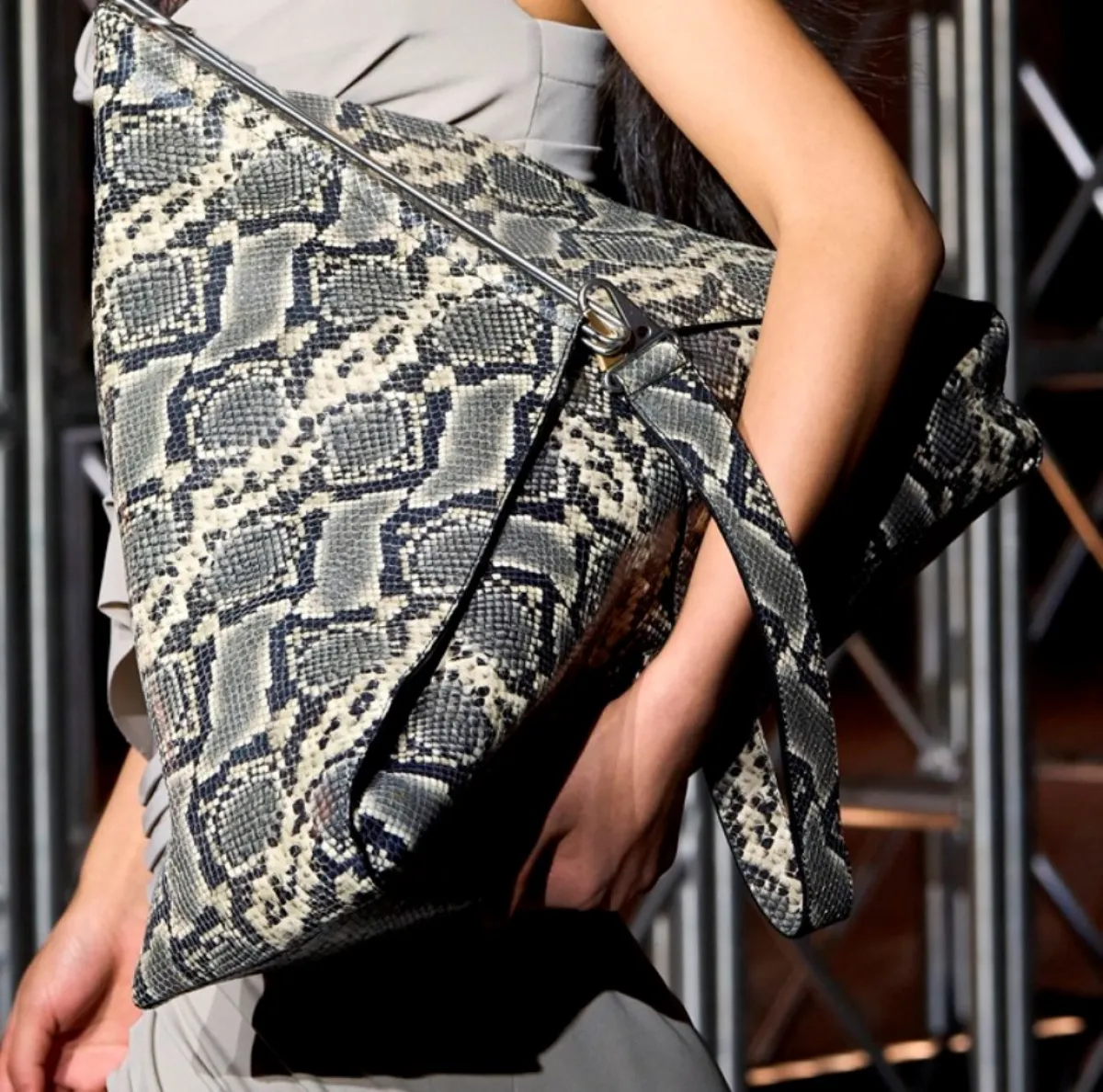 Dion Lee F23 (الصورة من موقع Launchmetrics/Spotlight©)