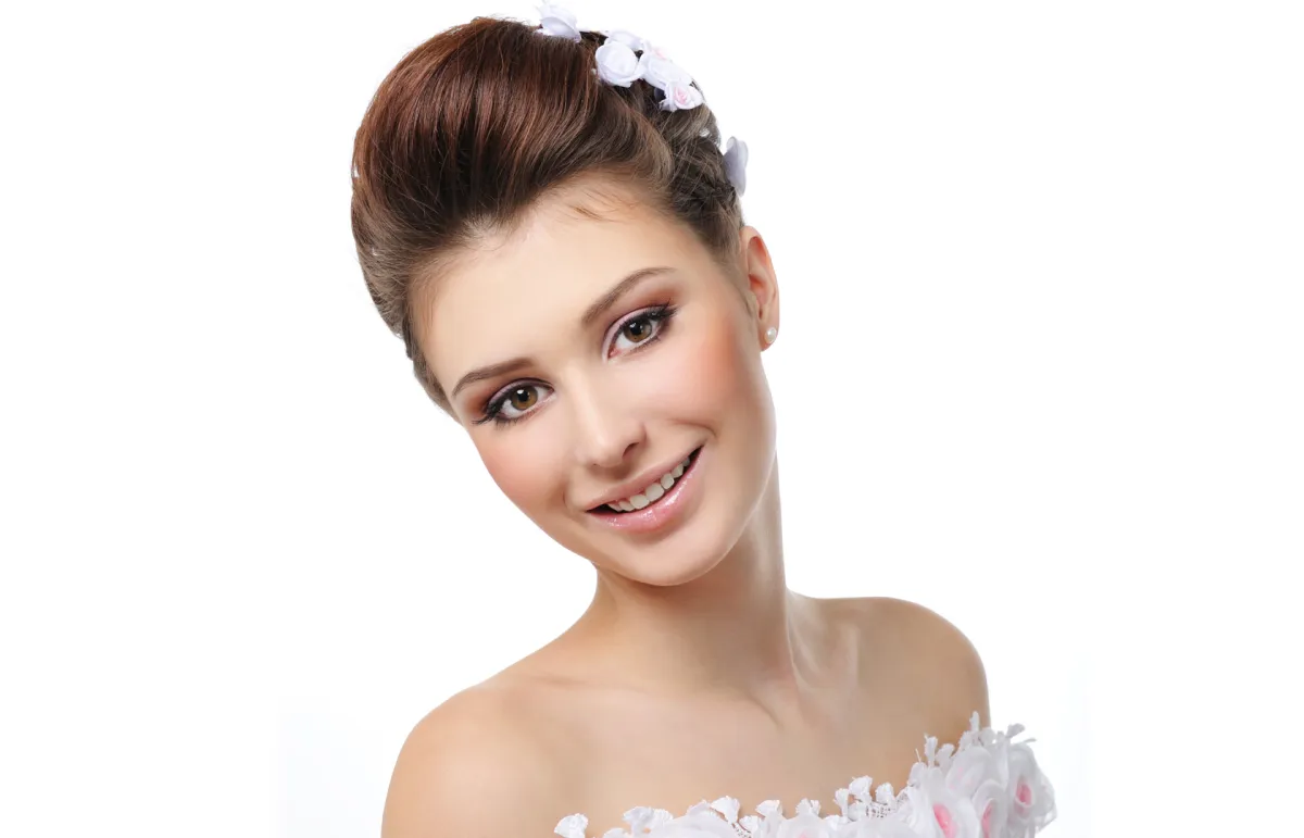 أجمل تسريحات شعر قصير للأعراس 