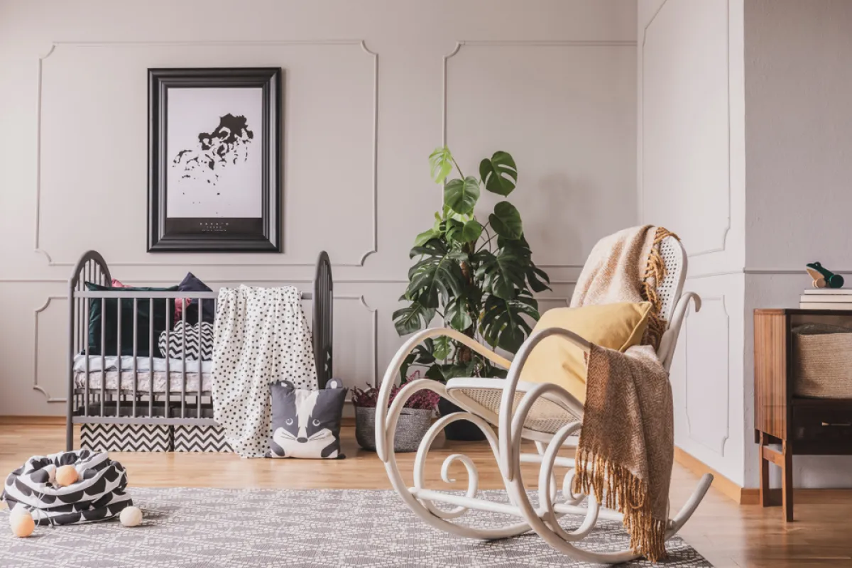 نموذج مُقلّد من تصميم الحرفي مايكل ثونيت للكرسي الهزاز