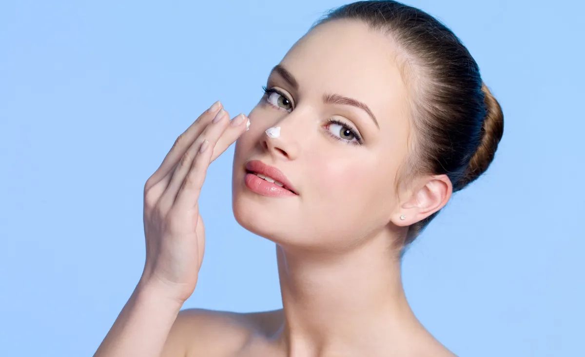 ترطيب البشرة المكثف- الصورة من Freepik 