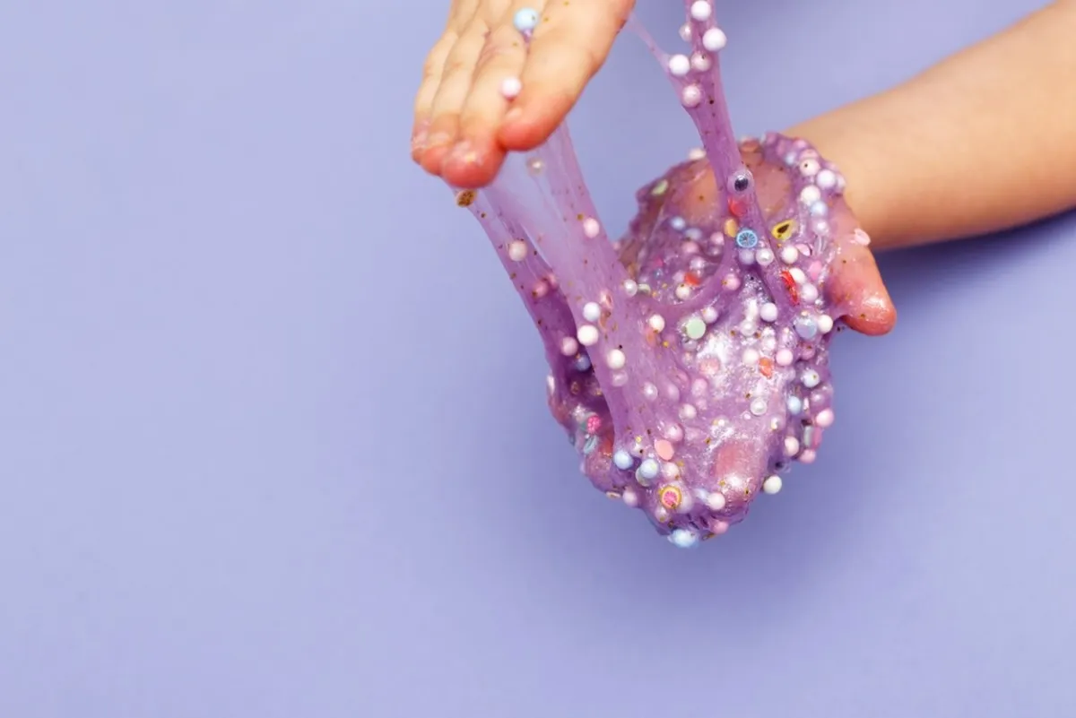 اللهو بالسلايم قد يُخلّف البقع