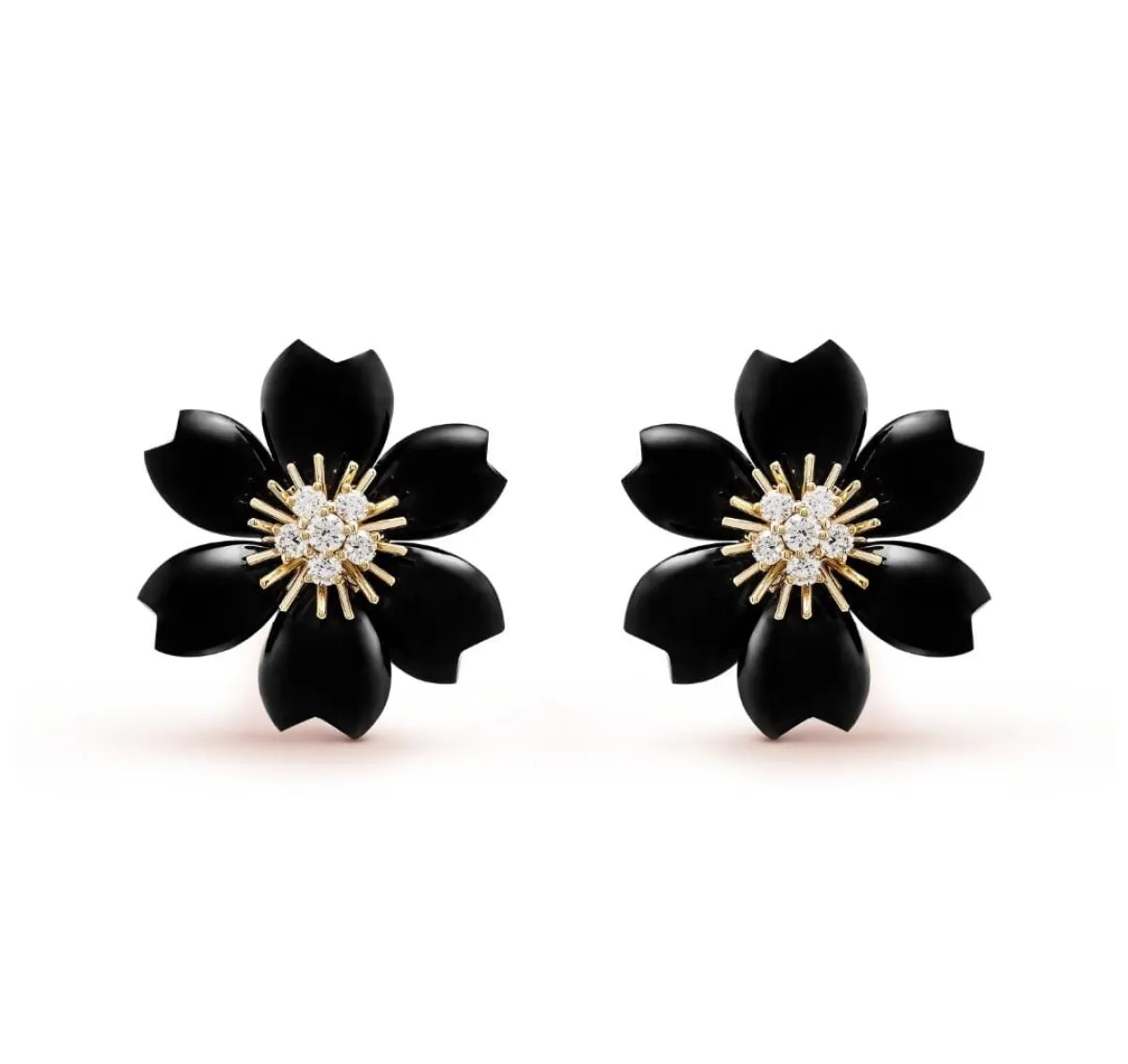 أقراط Rose de Noël من فان كليف آند أربلز Van cleef&Arpels 