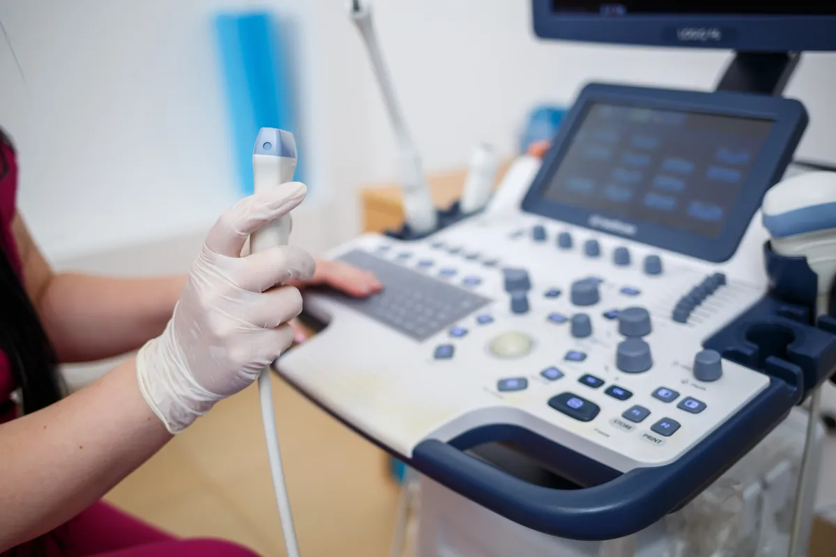 صورة جهاز الفجص بالموجات فوق الصوتية