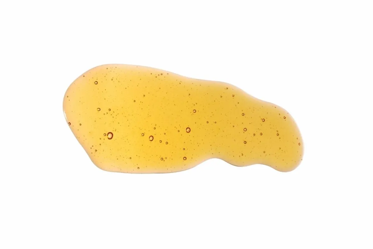 قطعة الملابس الملطخة بالزيت