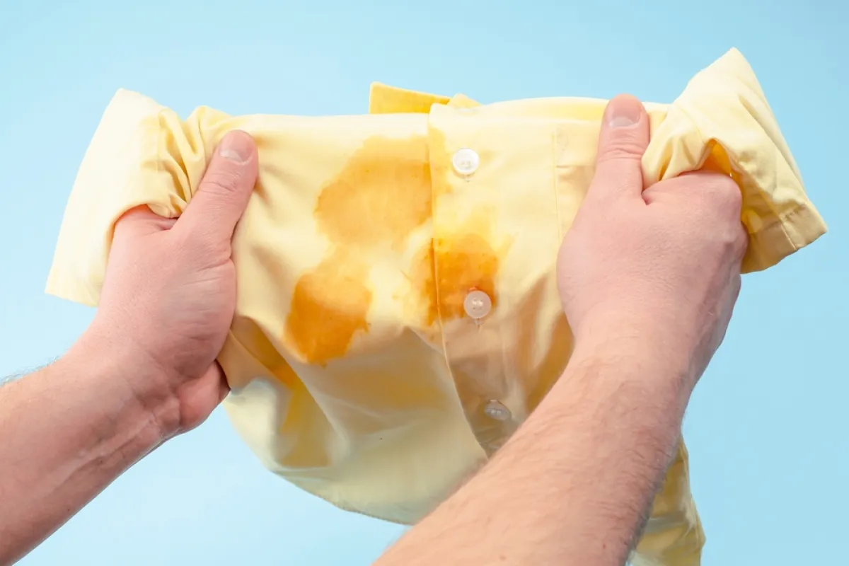 إزالة بُقع الزيت من الملابس بفعاليّة