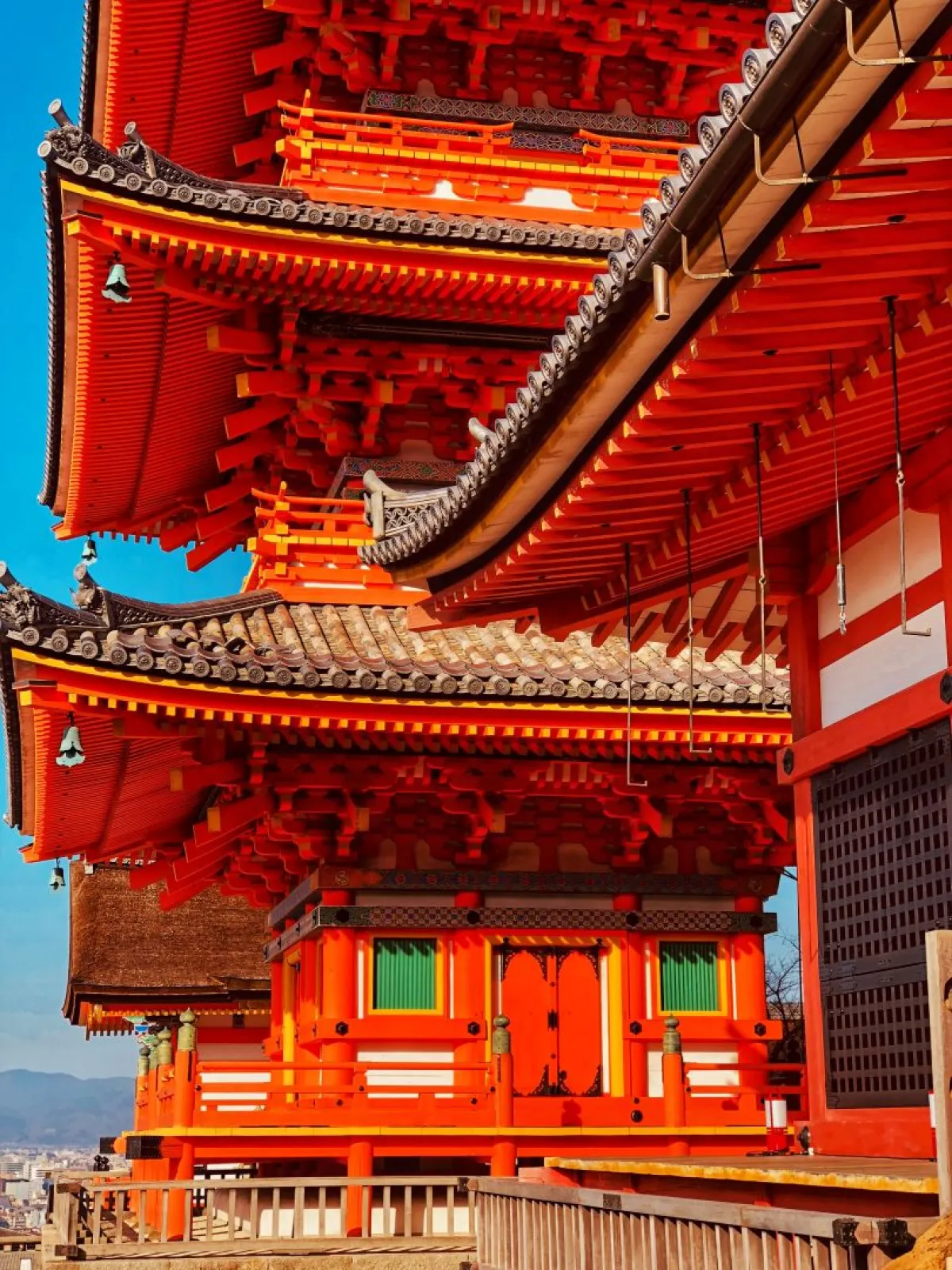 الفرق بين العادات والتقاليد