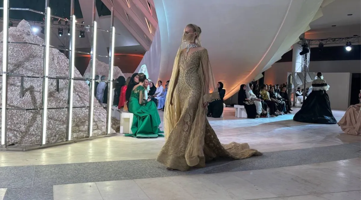 من تصاميم تيما عابد في أسبوع الموضة في الرياض