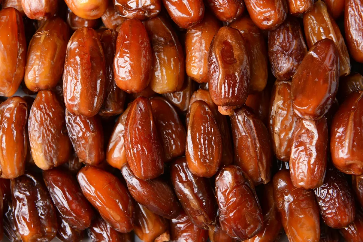 صورة لعدد من حبات التمر