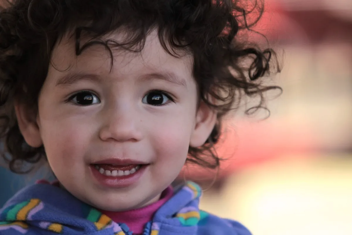 صورة لطفلة تتمتع بالصحة والعافية