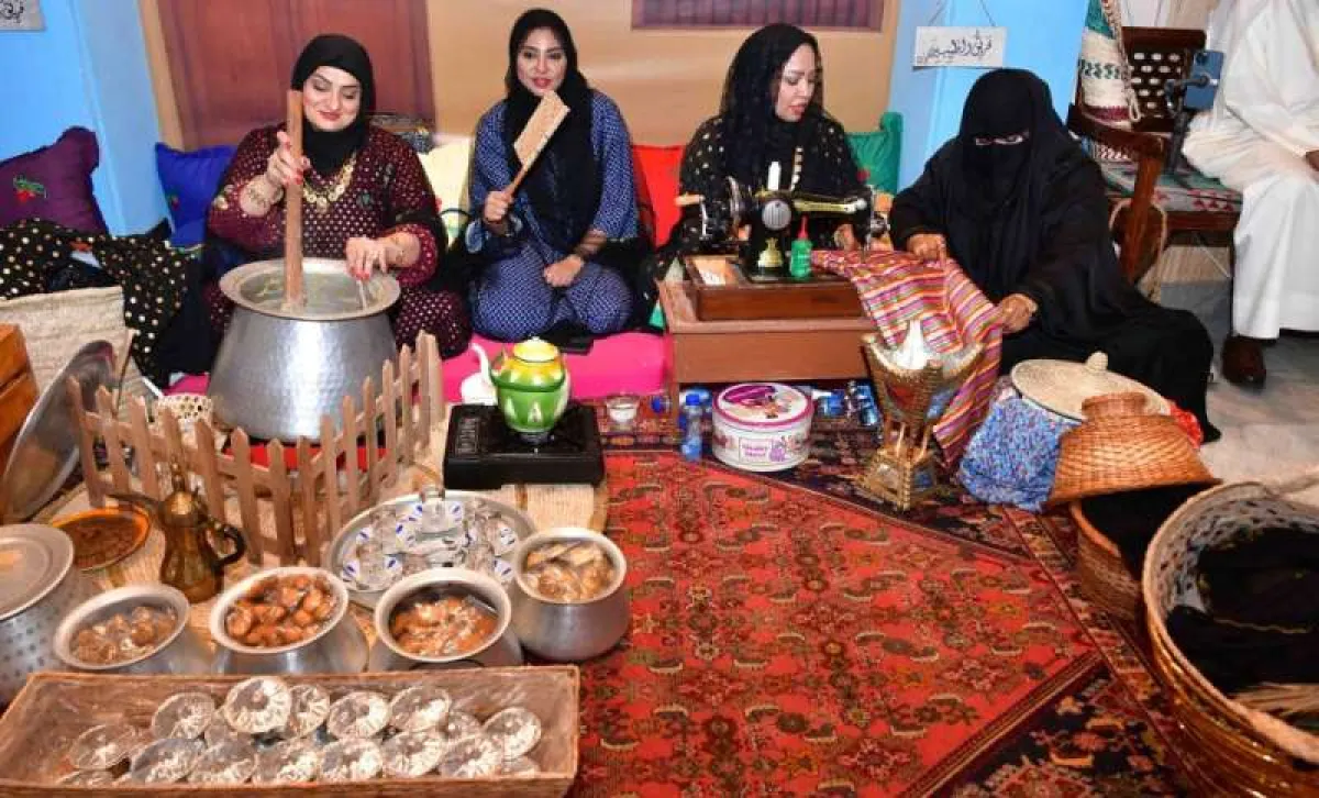 فريق "إكسبو 965" للمعارض التراثية الحرفية والمبدعين الكويتيين يفتتح معرضه السنوي الخامس. الصورة من وكالة الأنباء الكويتية