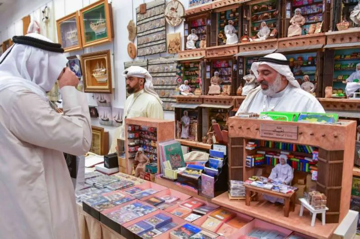 تشجيع المبدعين الكويتيين. الصورة من وكالة الأنباء الكويتية
