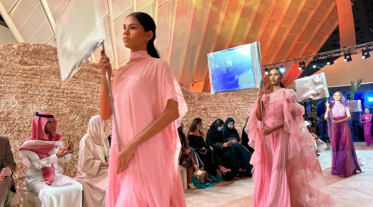 من عرض هنيدة صيرفي