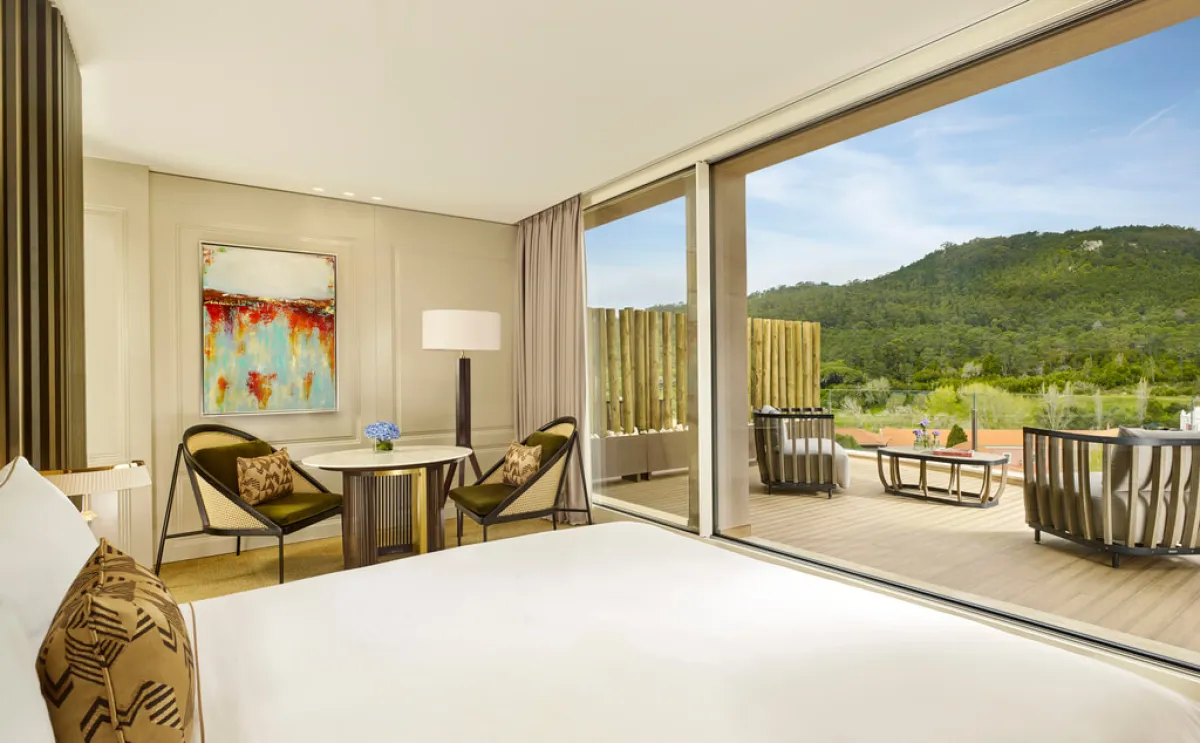 إطلالات جذابة من غرف منتجع بينها لونجا 