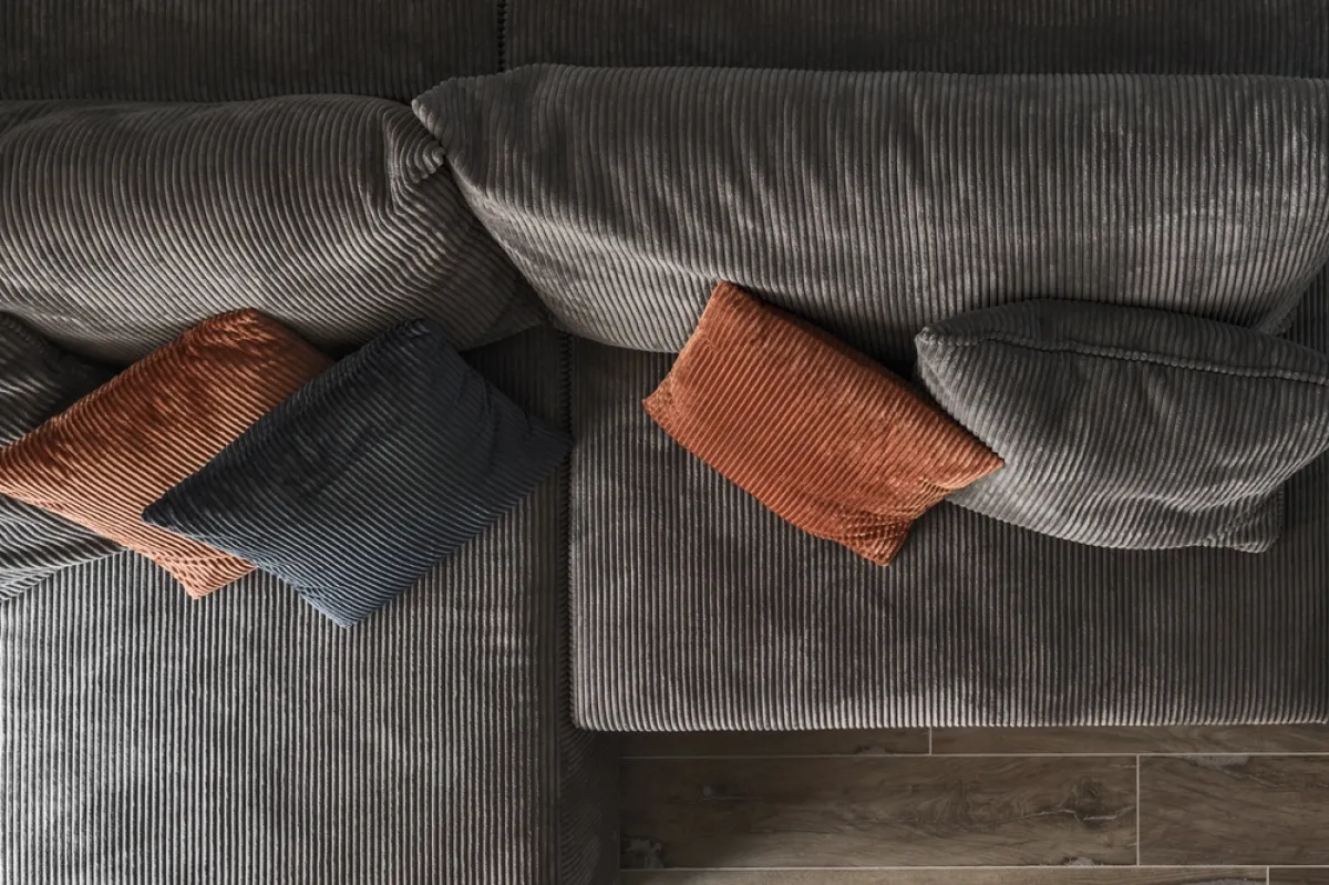 ألوان ستدرج في عام 2024 لإكساء الأثاث، منها: الرمادي والتراكوتا