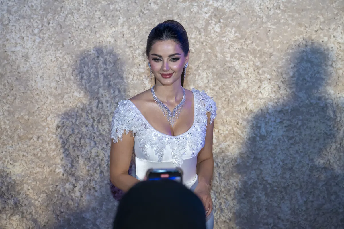 ما هلاغا جابري تتميَّز عن غيرها من عارضات الأزياء بجمالها اللافت