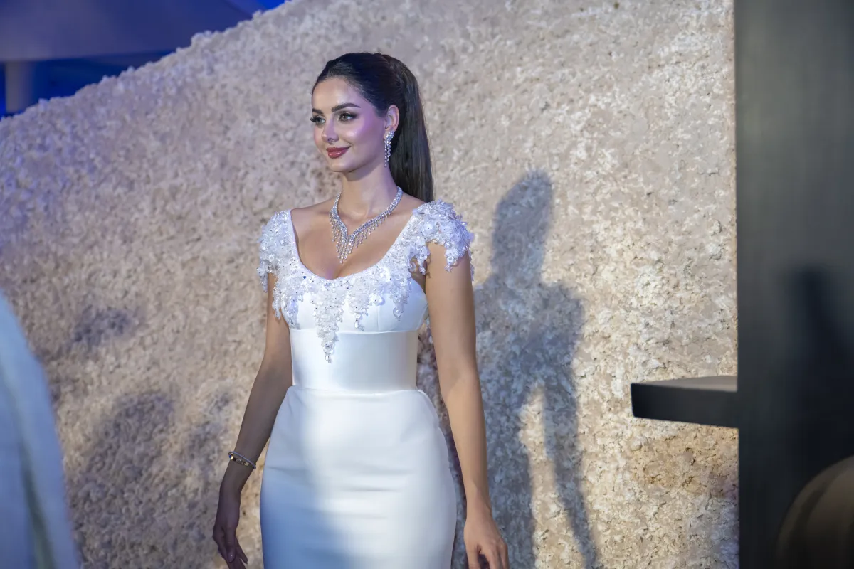 الحسناء الإيرانية تتمتع بعينين مميَّزتين