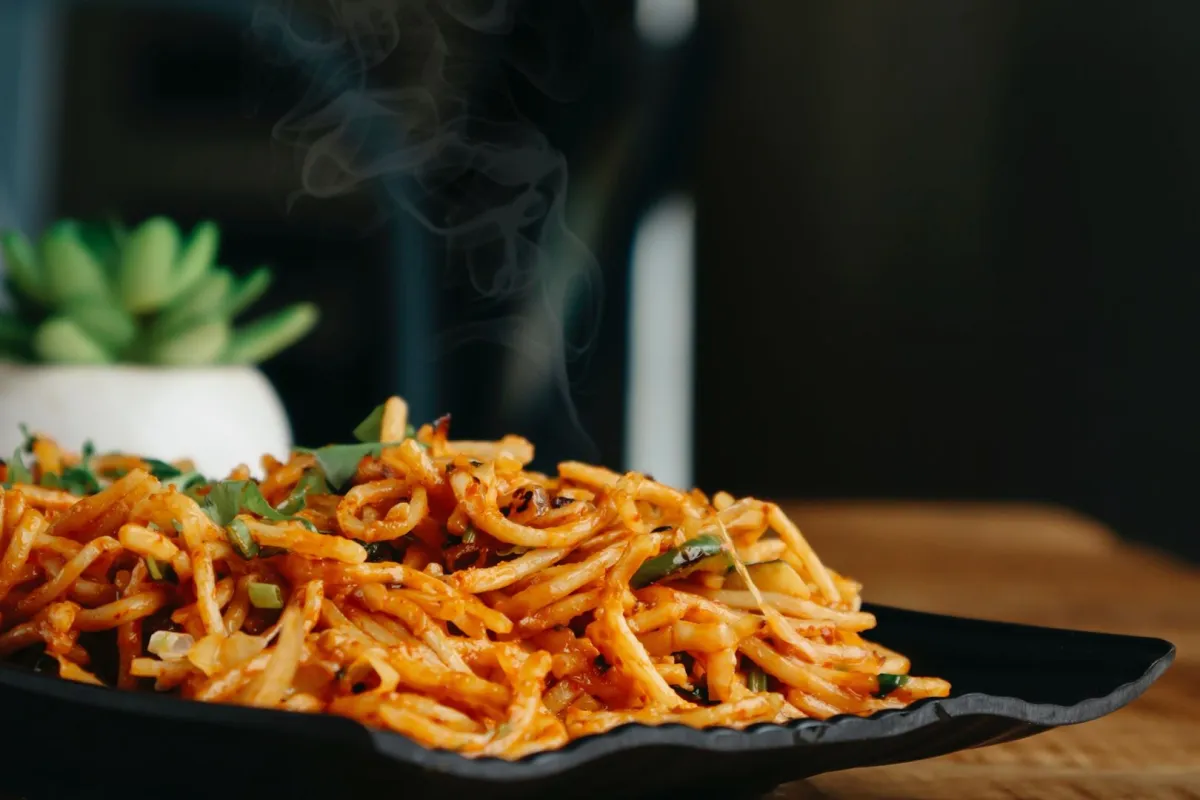 كومة دافئة من السباغيتي