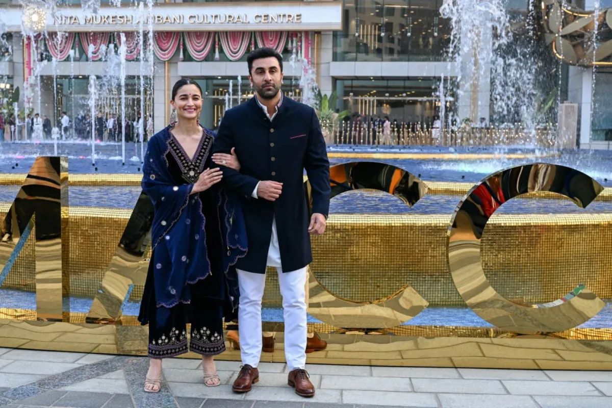 عليا بهات ورانبير كابور ( Alia Bhatt and Ranbir Kapoor). مصدر الصورة: INDRANIL MUKHERJEE / AFP