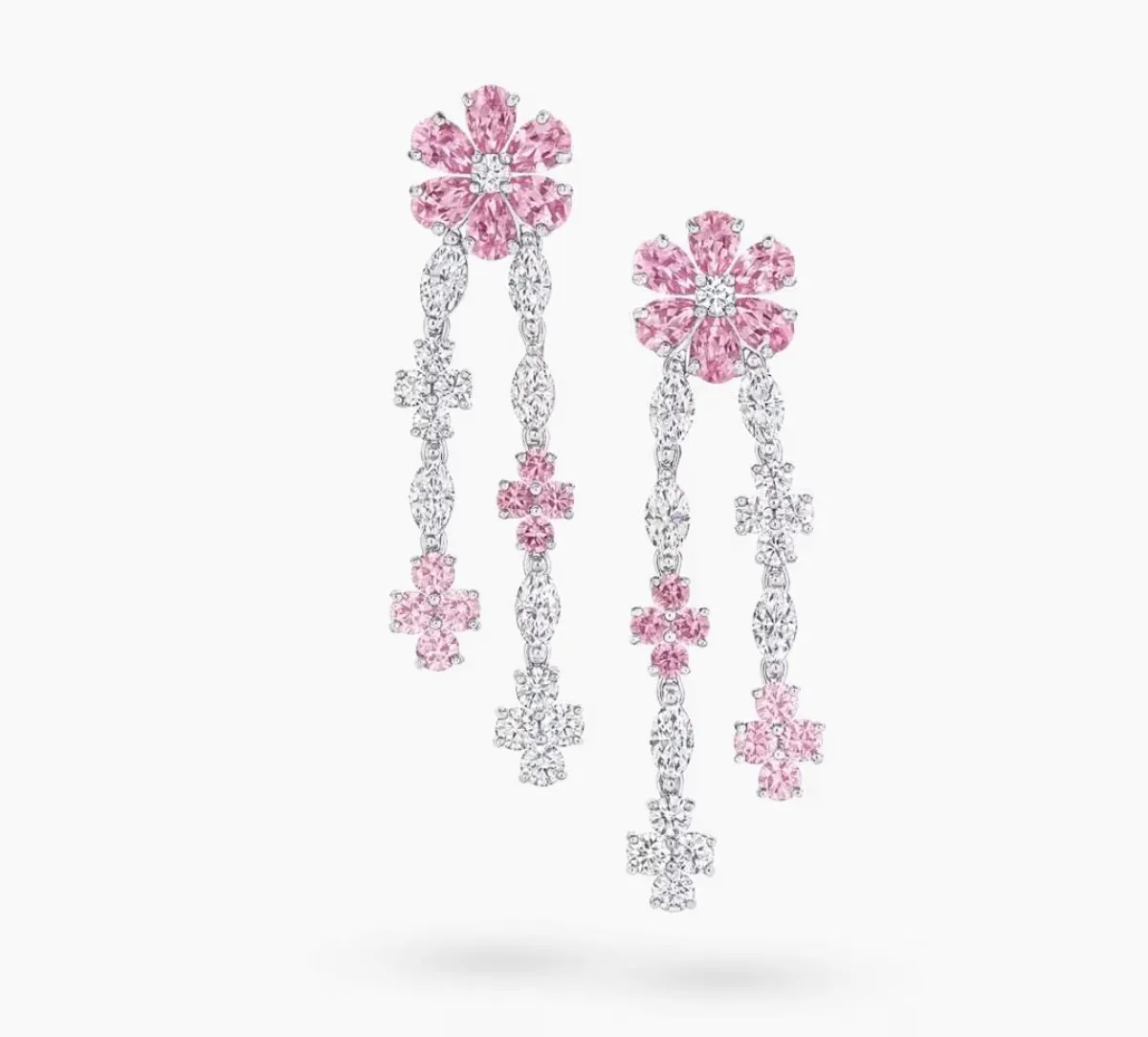أقراط Forget-Me-Notمن هاري وينستون Harry Winston