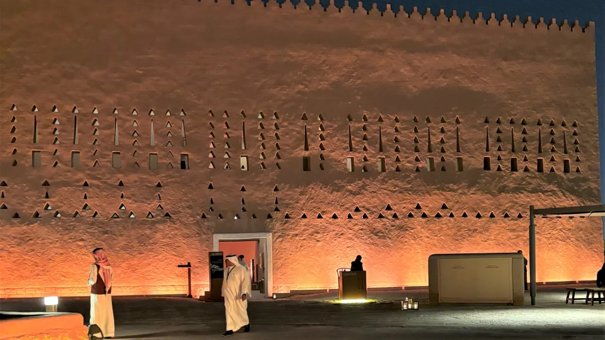 جانب من  فعاليات "ملتقى العمارة التقليدية" في حي الطريف التاريخي بمنطقة الدرعية