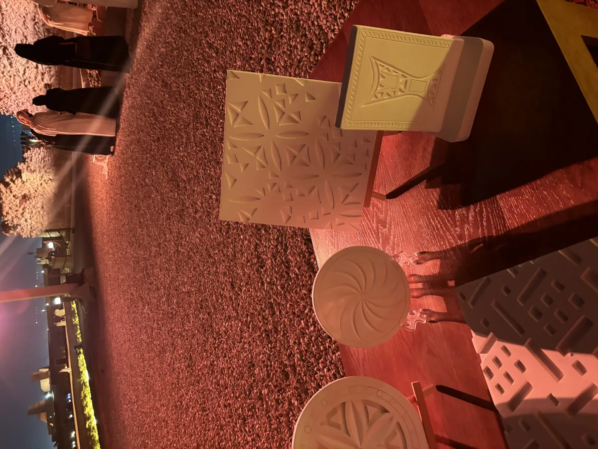 من أعمال الحرفيين في  فعاليات "ملتقى العمارة التقليدية" في حي الطريف التاريخي بمنطقة الدرعية