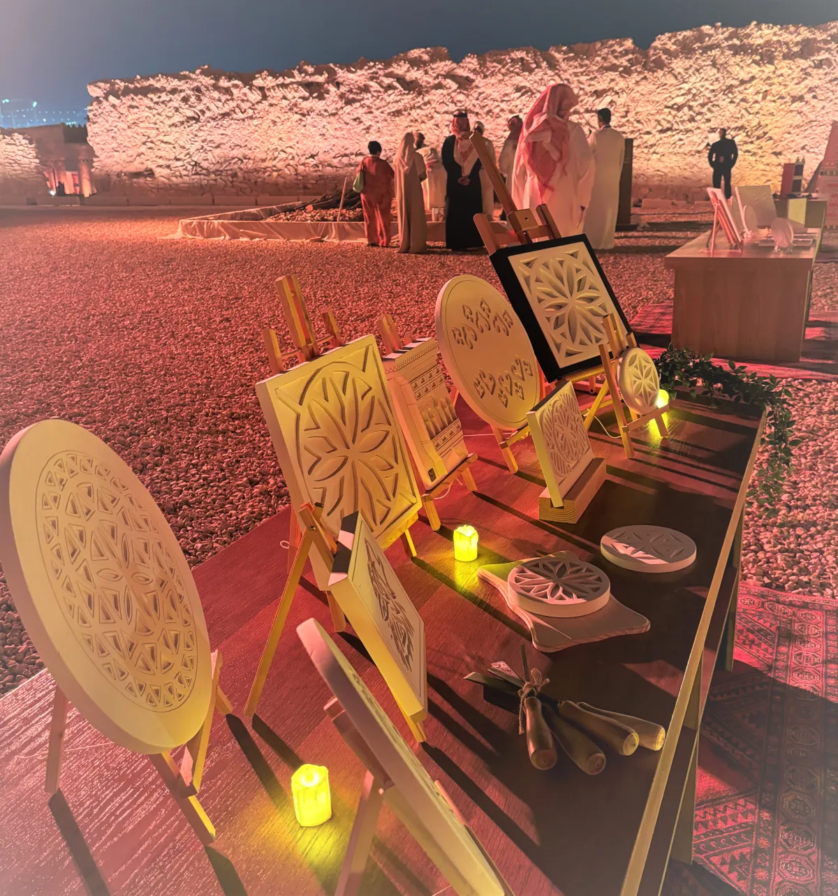 من أعمال الحرفيين في  فعاليات "ملتقى العمارة التقليدية" في حي الطريف التاريخي بمنطقة الدرعية