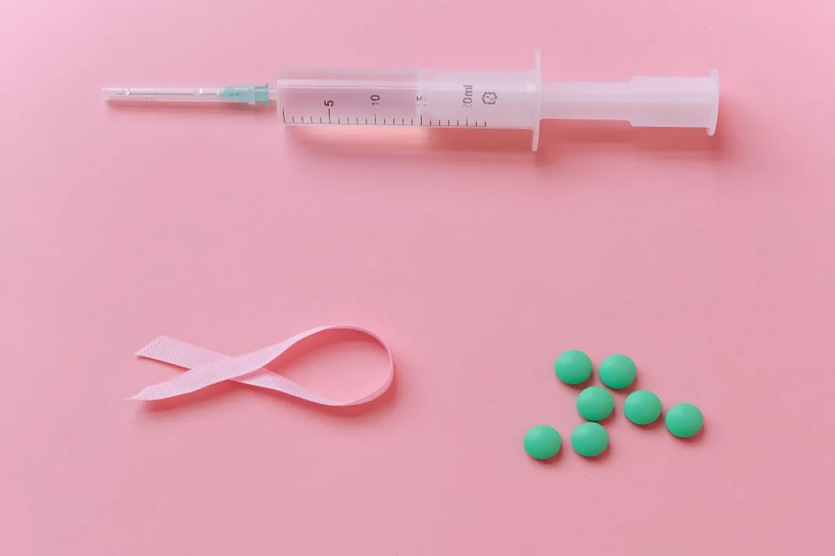الفرق بين العلاج الهرموني والكيميائي (المصدر: pexels)