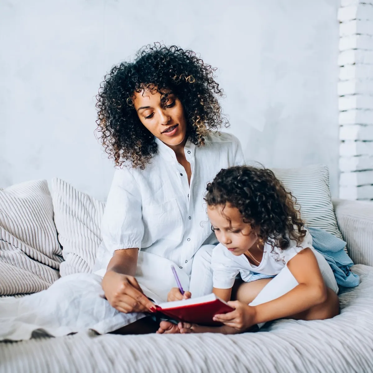 صورة لأم وطفلتها