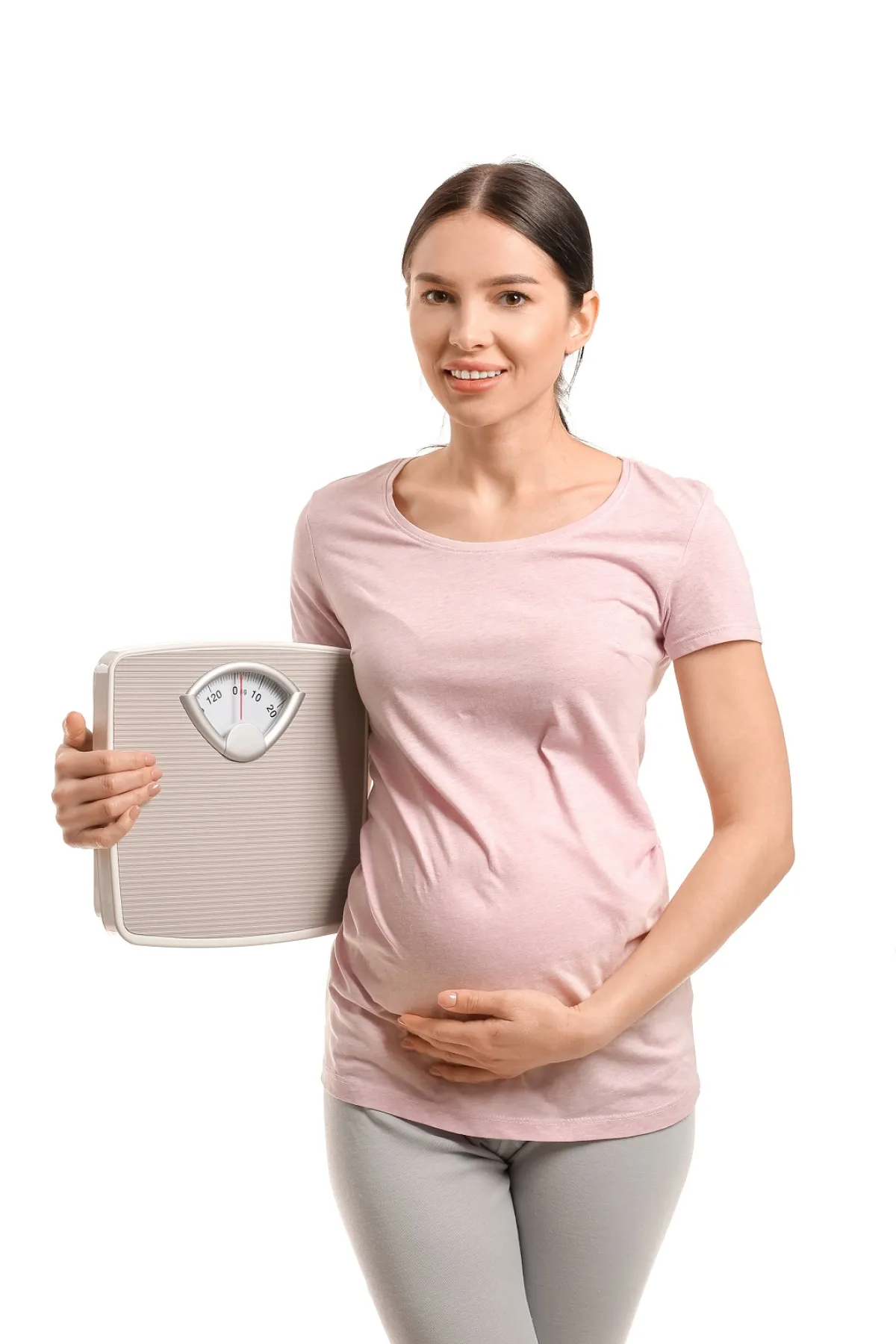 صورة لحامل بيدها جهاز الوزن