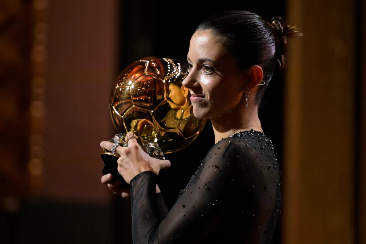 الكرة الذهبية سيدات أفضل لاعبة ذهبت إلى الاسبانية ايتانا بونماتي - الصورة من حساب Ballon d'Or France Football