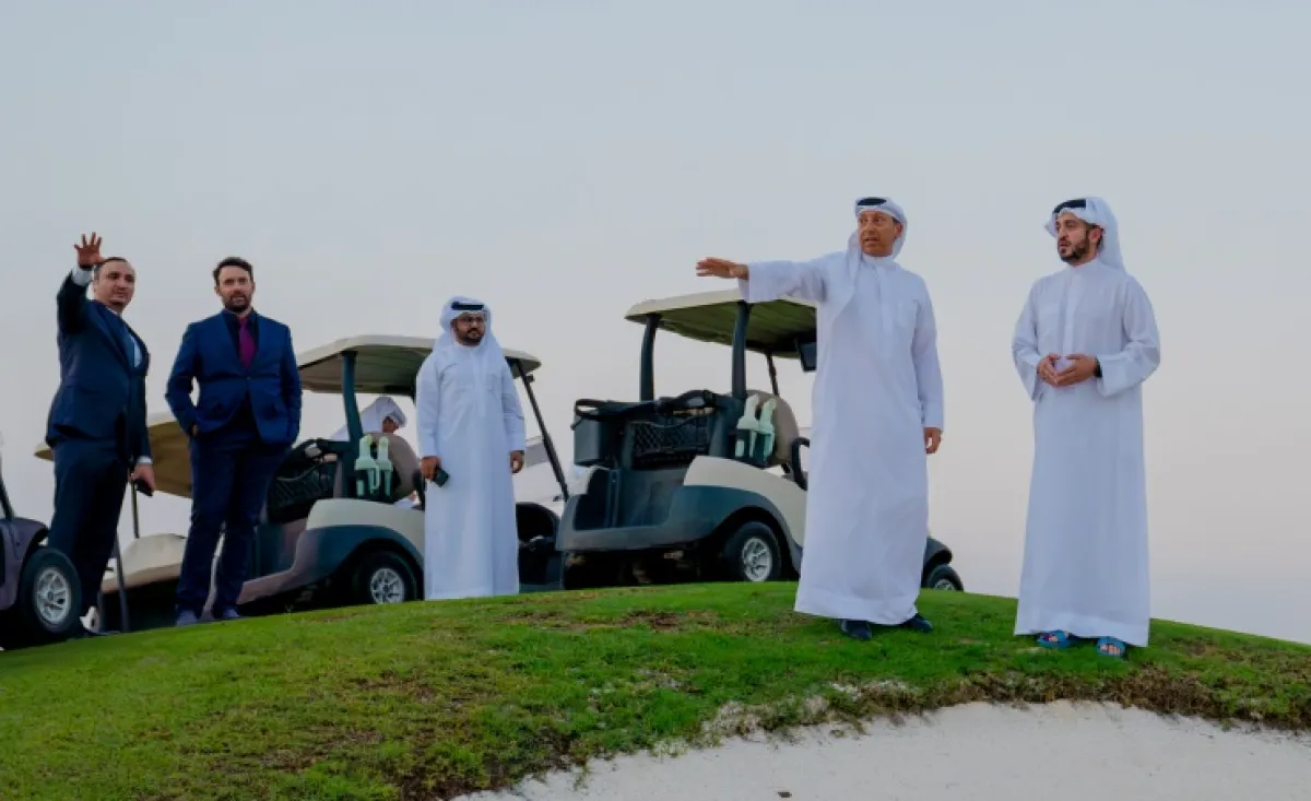 خالد بن حمد يتفقد النادي الملكي للجولف لاستضافة جولة دي بي ورلد العالمية. الصورة من وكالة الأنباء البحرينية