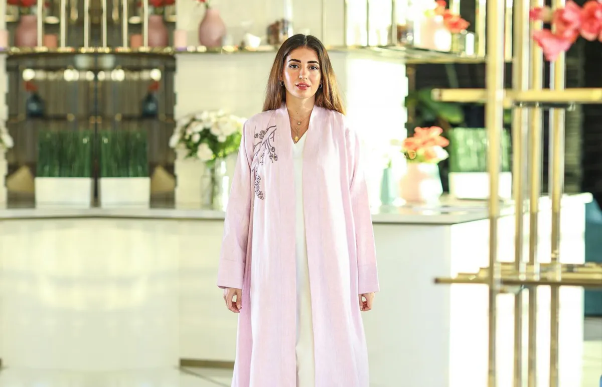  عباية باللون الوردي الفاتح منkaline abaya - الصورة من صفحة العلامة على انستغرام