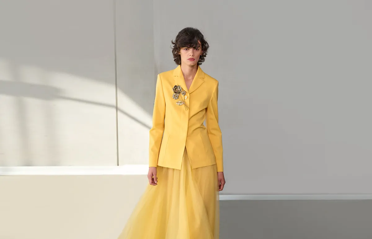  تنورة طويلة بليسيه من كارولينا هيريرا Carolina Herrera (الصورة من موقع Launchmetrics/Spotlight ©) 