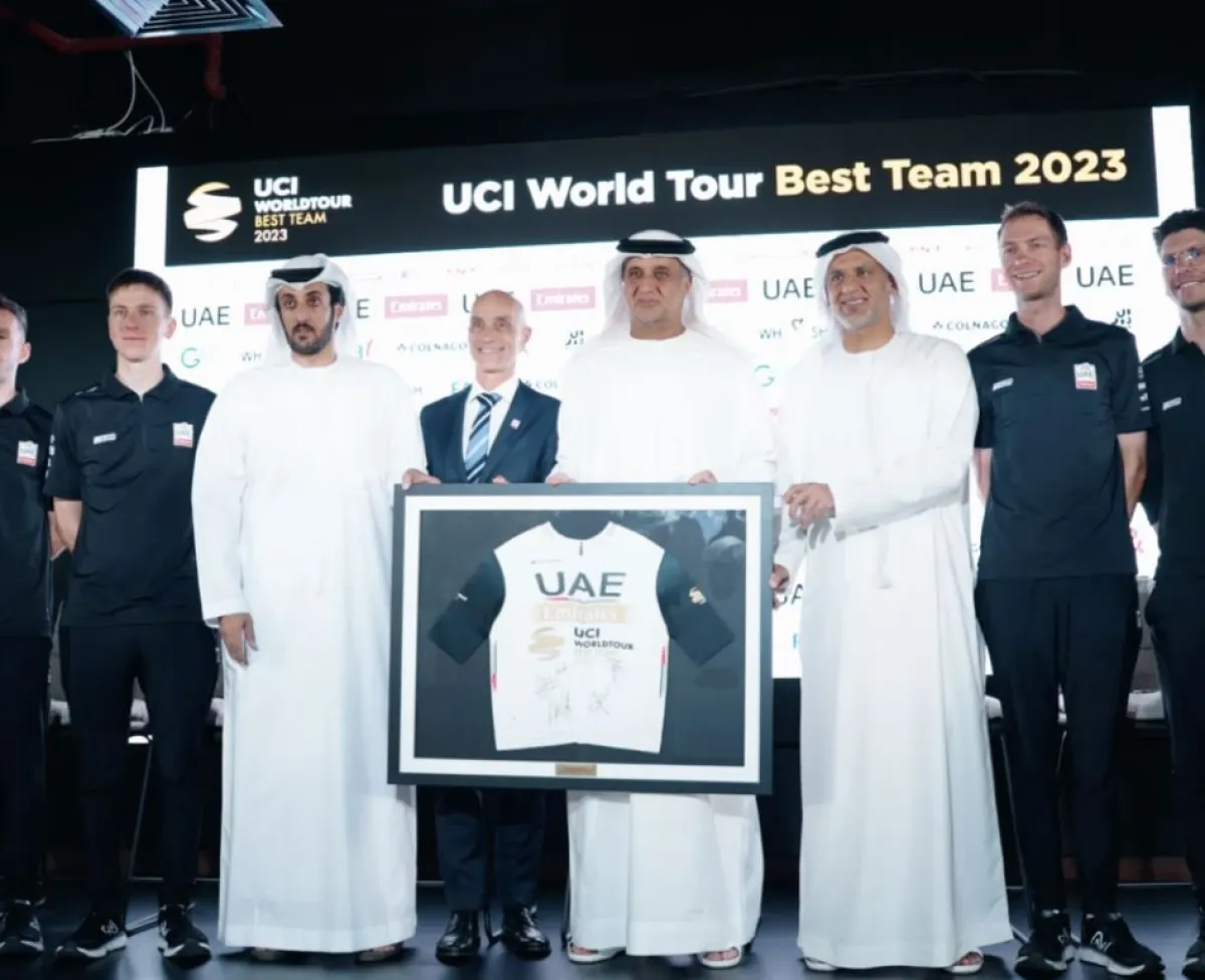 فريق الإمارات يحتل المركز الأول لتصنيف فِرَق الاتحاد الدولي للدراجات 2023 - الصورة من المكتب الإعلامي بأبوظبي