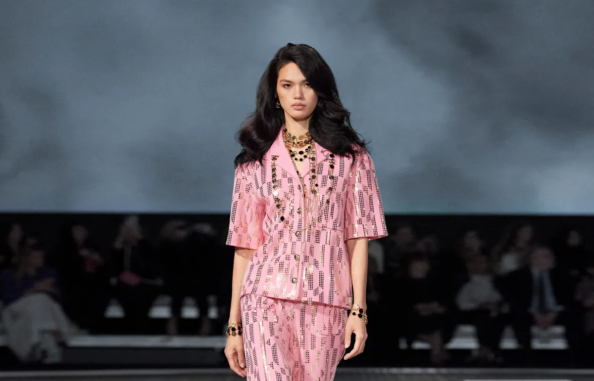  موديلات بليزر باللون الوردي للمحجبات من شانيل Chanel (الصورة من موقع Launchmetrics/Spotlight ©) 