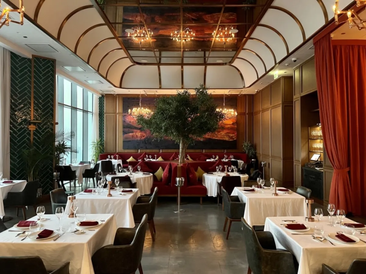 مطعم "كارنا" الشهير يفتح أبوابه من جديد بحلّة جديدة