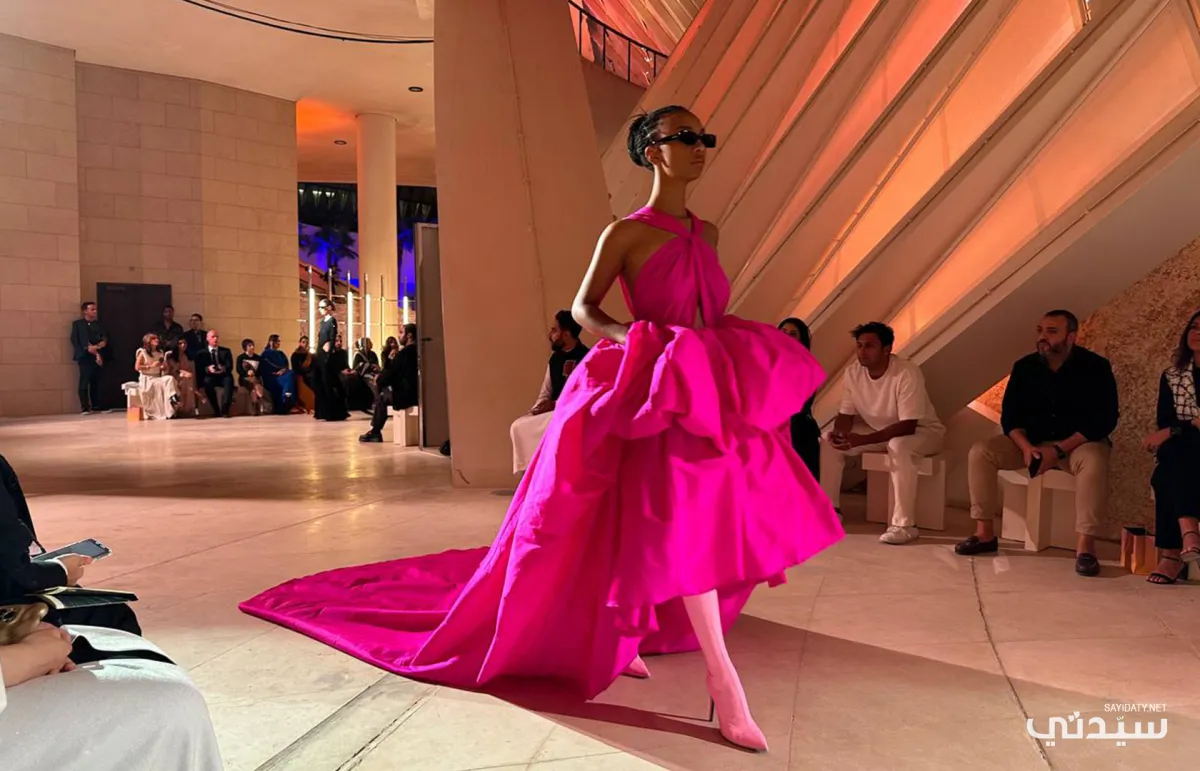 من عرض المصمم يوسف أكبر 