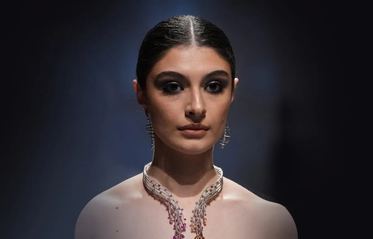 قلادة فخمة من مايكل سينكو  Michael Cinco