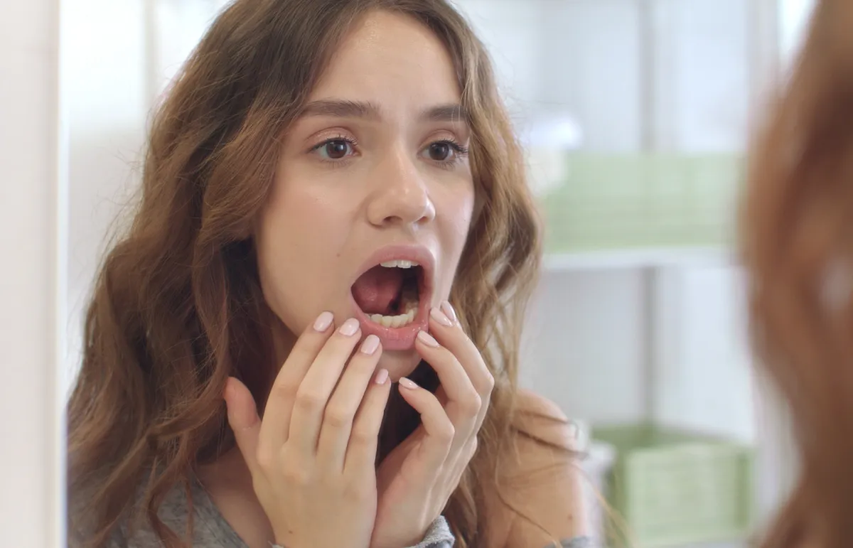 تفسير حلم خلع الضرس باليد بدون ألم - الصورة من Shutterstock 