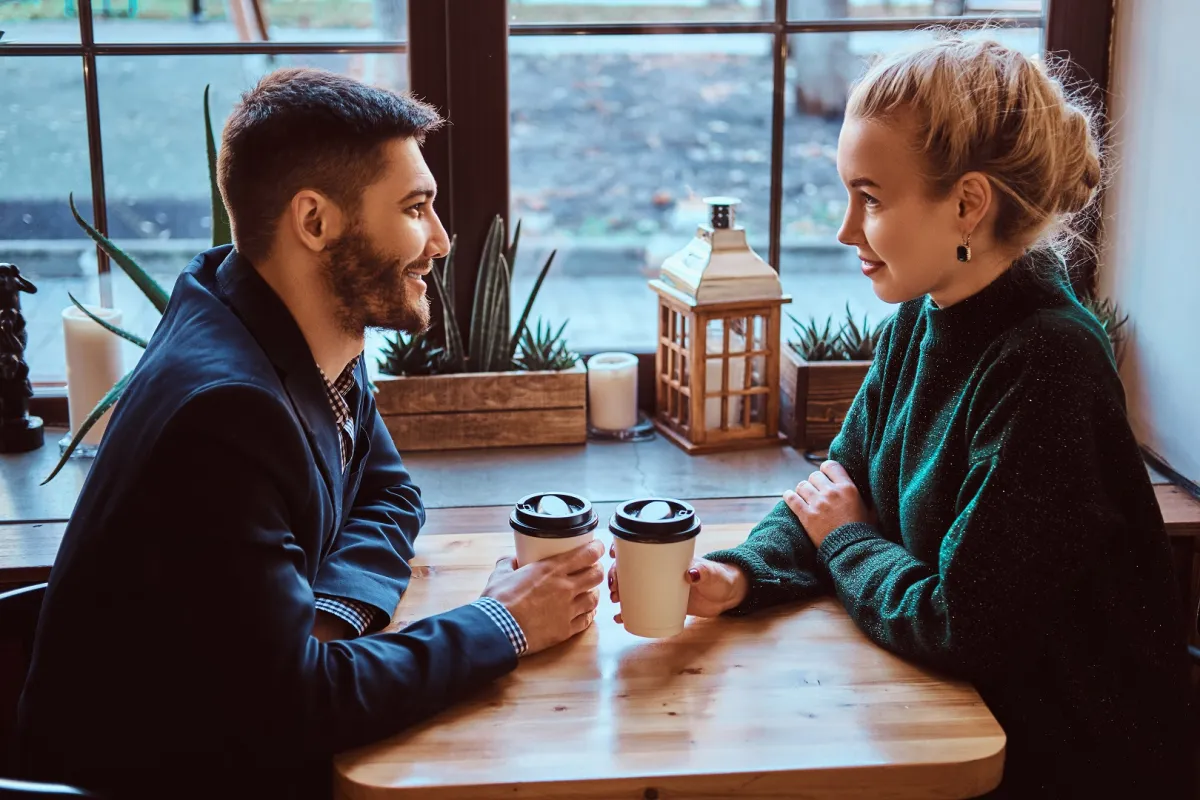 الاهتمام؛ هو الخطوة الأولى للمرأة في التعبير عن حبها تجاه شخص ما